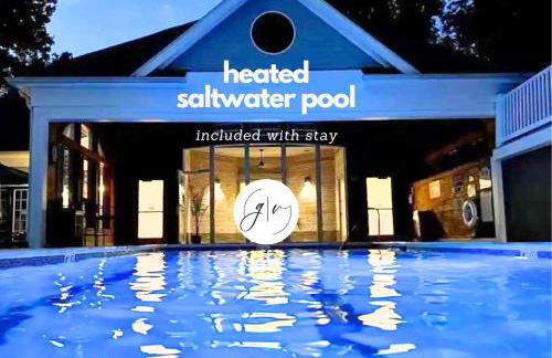 Getaway Villa- 3 mins to Mohegan- Fully Stocked with Two Full Beds & Fireplace- Jacuzzi, Saltwater Pools, Sauna - Foto 7