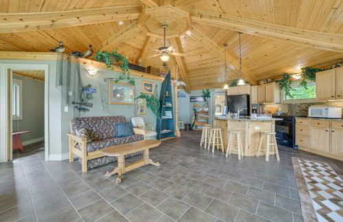 Lakefront Home - Private Dock, Fire Pit and Yard - Foto 5