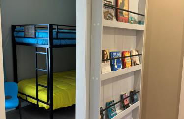 NEW! Urban Oasis, Chic 3-BR 2-BA Corner Unit, Steps Away from NYC! - Foto 12