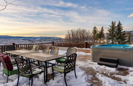 Sleeps 20 Secluded 7BDR Retreat on 71 Priv Acres Elkstone Lodge by AvantStay - Foto 2