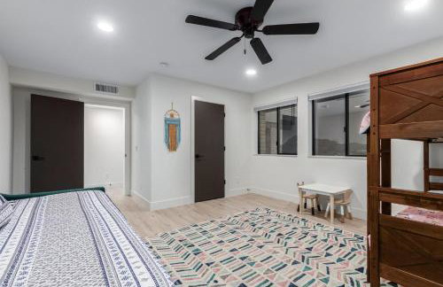 3BR Retreat with Heated Pool, BBQ and Mountain Views - Foto 32