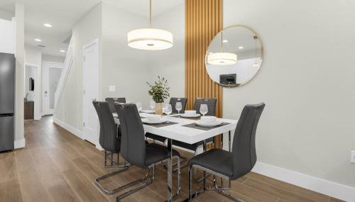 Upstay - Modern Family Townhome with Pool - Foto 3