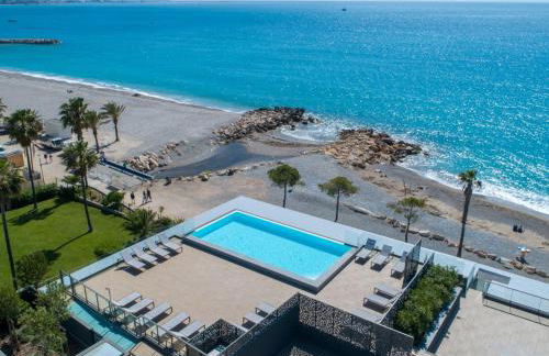 Appartement climatisé les pieds dans l'eau pour 6 personnes avec 1 suite parentale, 1 chambre double et 1 mini chambre Piscine sur le toit clim garage - Foto 3