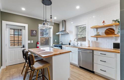 Welcome to The Lux Collective a Spacious 5-Bedroom House close to Stadiums, Universities, Center City & more! - Foto 1
