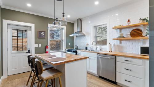 Welcome to The Lux Collective a Spacious 5-Bedroom House close to Stadiums, Universities, Center City & more! - Foto 1, stove, dishwasher