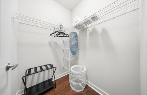 Chic 2BR w Pool Pet-Friendly Unit #14 - Foto 36