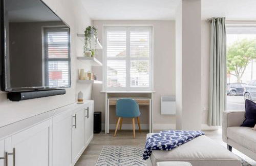 Modern 2bed Flat, Parking, Close to Beach & Shops - Photo 50