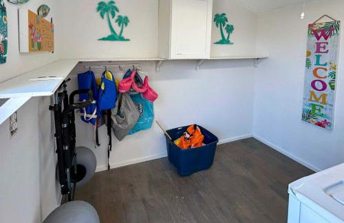 Cozy 3BRand3BA • Sleeps 9 • 0 3 Mi to Beach • PCB - Foto 31