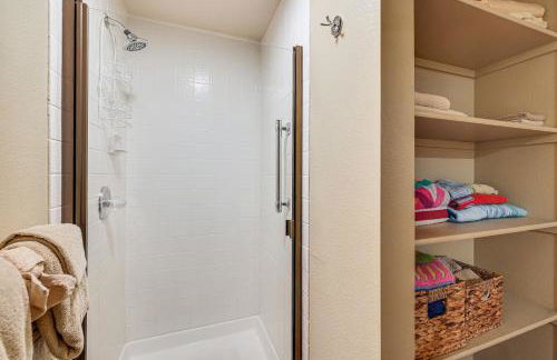 2 Mi to Diamond Peak! Corner-Unit Condo with Hot Tub - Foto 15