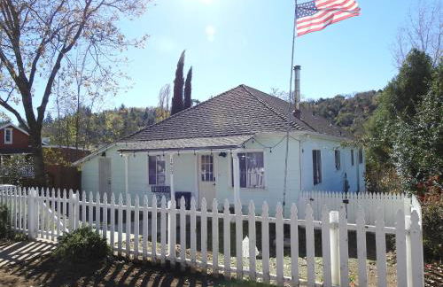 Miners Choice 3 Bedroom on Main St Bonus Rooms Sleeps up to 9 TV WIFI Piano - Foto 65