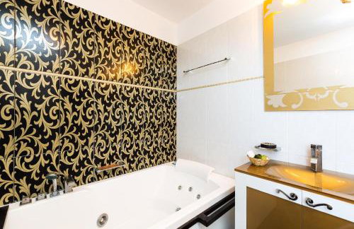 Newly Renovated Villa 4 Seasons with BBQ, private pool, ping pong and football table - Foto 49