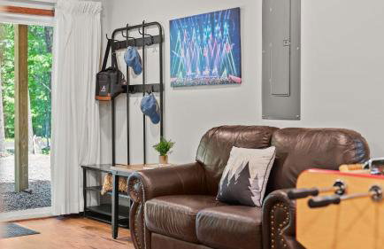Maple Oasis by Avantstay Newly Built w/ Hot Tub, Game Room & Fire Pit - Foto 36