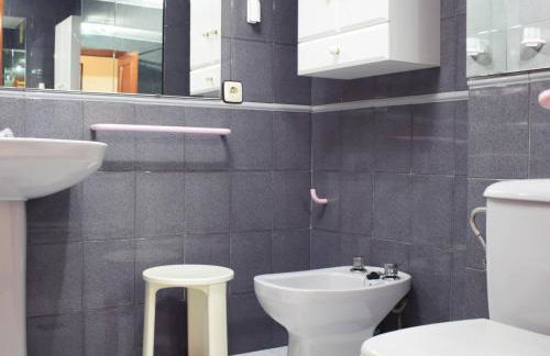 Amplio y luminoso apartamento cerca del centro y la playa con piscina y parking privado - Foto 41