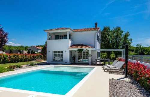 Villa Fiora, a beautiful and modern villa with a pool - Foto 1