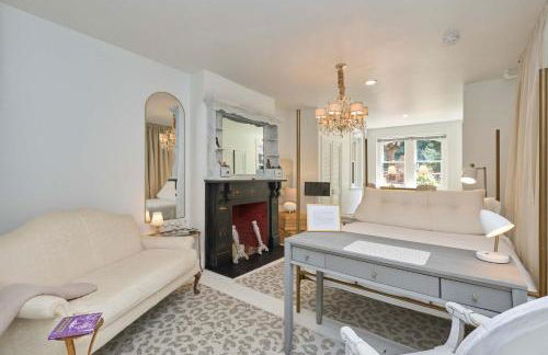 Private DC Retreat on Iconic East Capitol St - Photo 1