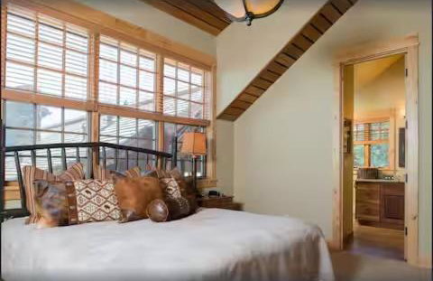 Luxury Home with Stunning 4 Peak Views - Foto 22