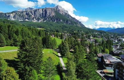 Exclusive Central Chalet, 5 min Sky Slopes, Garage - Foto 26