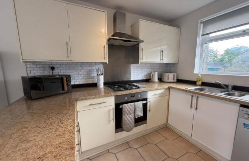 Contractors, Private Driveway for Multiple cars, Wifi, Long Stay - Photo 13