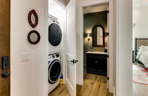 Deck and Mountain Views Black Chalet in Glenville - Foto 25