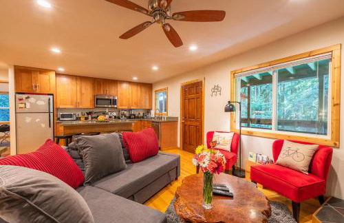 Vino Velo Retreat! Redwoods! Hot Tub!! Fire Table!! BBQ!! Game Room!! Fast WiFi!! Dog Friendly!! - Foto 15