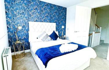 City Centre 3 Bedroom House Sleep upto 9 Guests with Garden and Parking - Foto 50