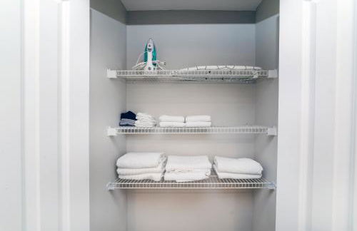 New 6min to 3 Sister Springs, Spacious, Fun with Game Room - Foto 31