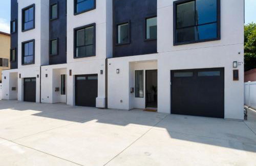 Luxury Modern 4 Bedroom 4 Bathroom Home with Rooftop Deck #4 - Foto 28