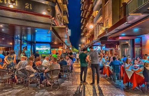 Luxury beachfront apartment with pool, sauna, fitness and gym in province Malaga, Andalusia - Photo 37