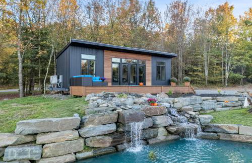 Tiny House on a Waterfall at Private Tiny Lake - Foto 10