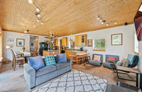 Rustic 5BR Escape with Private Hot Tub 25min to Park City - Foto 9
