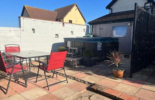 Blue Anchor House - Seaview, Hot Tub Apartments - Photo 21