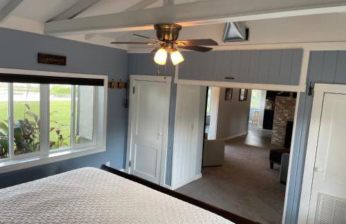 Cozy Lake Front Cottage - Photo 6