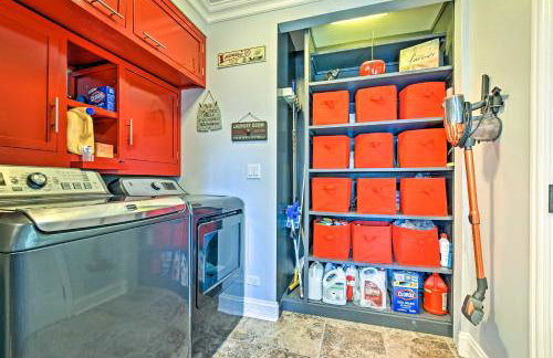 Lakefront Home with Game Room, Theater and Dock! - Foto 10