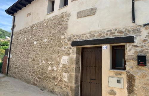 CASA RURAL PUERTO - casa completa con espacio exterior, wifi, estufa, barbacoa, piscina y zona de aparcamiento privada - IDEAL PARA DISFRUTAR EN FAMILIA O GRUPO DE AMIGOS - Foto 4