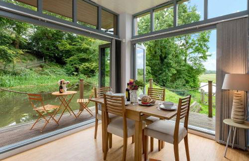 Secluded, New Forest Riverside Lodge - Photo 4