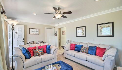 Charming Hilltop Home with Picture-Perfect View - Foto 4