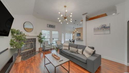 Deluxe Poolside Home, Modern 5BR with Gaming Room - Foto 5