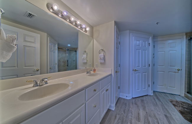 Marvelous Condo with Beachside Pool and Free Poolside WiFi - Unit 0902 by RedAwning - Foto 17