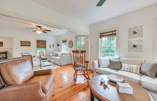 Historic Farmhouse Near Mountains and Colleges! - Foto 6