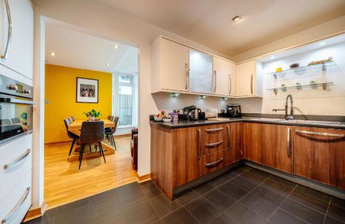 Weston's Penthouse sleep 11, 8 Beds Free Parking - Foto 5