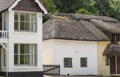 Listed One bedroom thatched cottage with garden - Photo 5