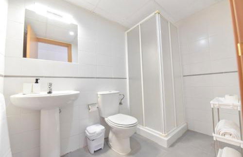 New Premium Apartment - Free Parking & Pools - Photo 23