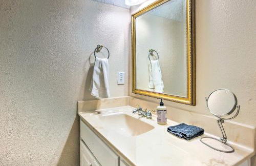 Beautiful Montgomery Home with Lakefront Deck! - Foto 37