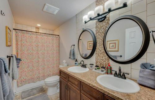 Loveland Home with Private Hot Tub and Wood Fireplace! - Foto 15