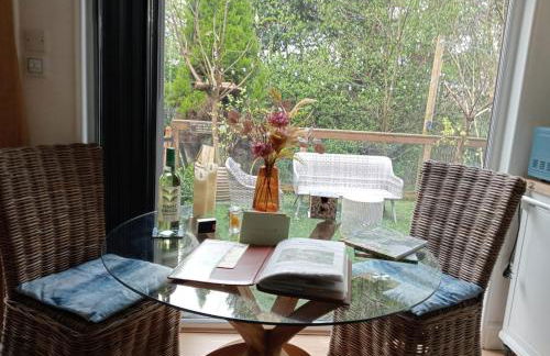 Private Couples hideaway with hot tub - Photo 13