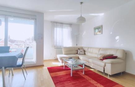 Kruge - 3 bedroom apartment & private garage - Photo 2