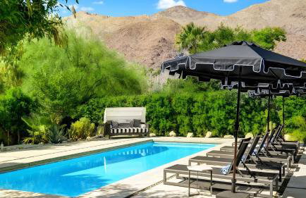 Modern Oasis w/ Pool, Patio Lounge, & Mountain Views Palo Verde by Avantstay - Foto 1