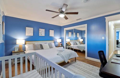 Entire Private Home with 3 Bedrooms, Gated Yard, Parking, King Bed, Available Now - Foto 10