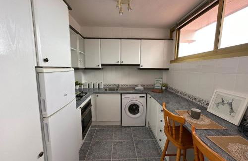 A slice of paradise in the sun with sea views - Photo 14