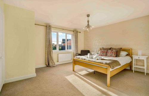 Spacious 4 Bedroom Warrington House with Free Parking Perfect for Contractors, Families and Business Guests - Foto 3
